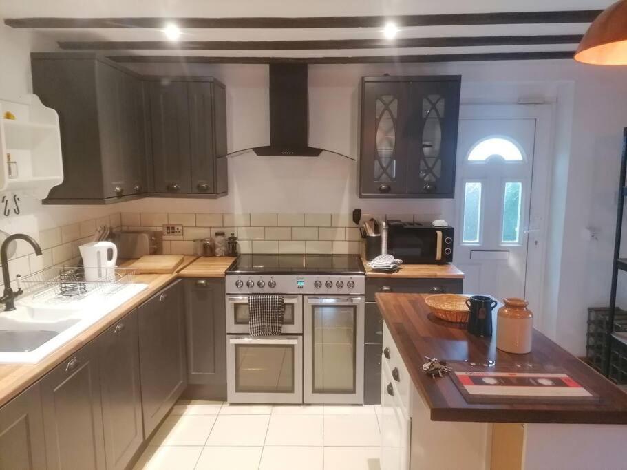 Villa The Old Barn, Cosy Townhouse In Leominster Extérieur photo