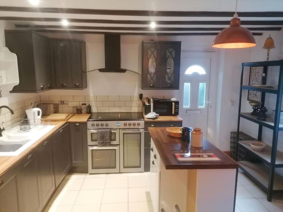 Villa The Old Barn, Cosy Townhouse In Leominster Extérieur photo
